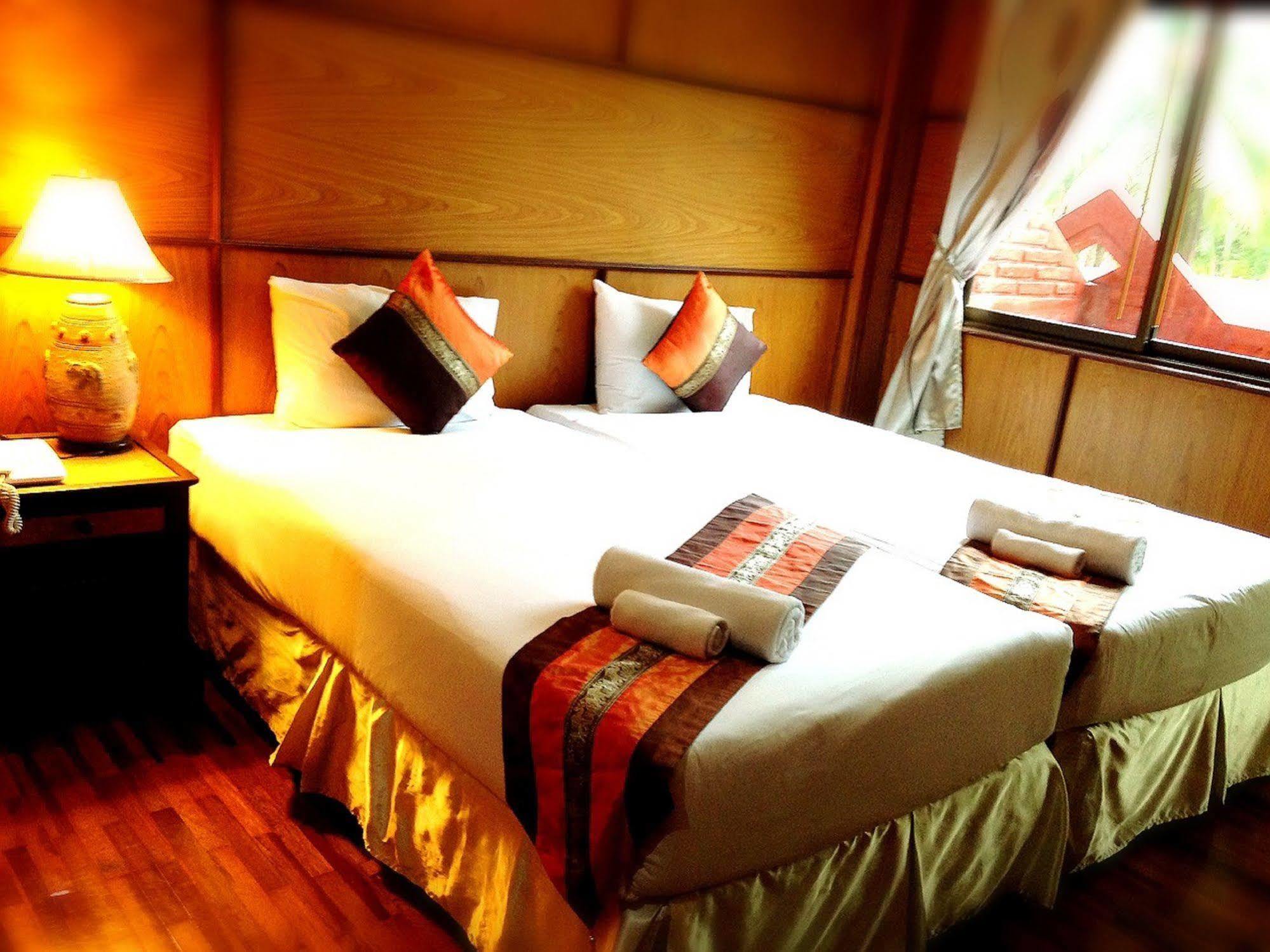 Jaroenrat Resort Samut Songkhram Экстерьер фото